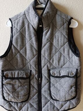 Altar'd State Quilted Herringbone Vest in Gray and Black